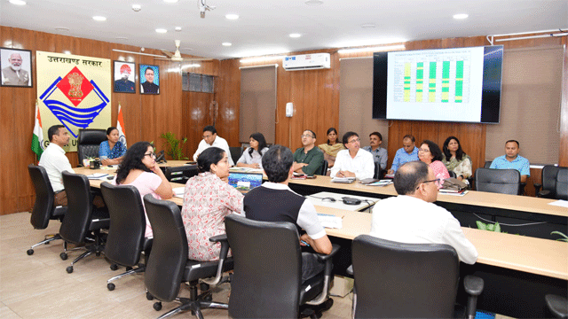 मुख्य सचिव राधा रतूड़ी ने गर्भवती महिलाओं और नवजात बच्चों मुख्य सचिव राधा रतूड़ी ने गर्भवती महिलाओं और नवजात बच्चों के लिए आंगनबाड़ी में अनिवार्य वैक्सीनेशन व्यव्स्था करने के दिए निर्देश