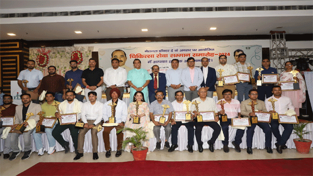 ‘National Doctor’s Day:‘नेशनल डाक्टर्स डे‘ पर सेवा और समर्पण के ‘National Doctor’s Day:‘नेशनल डाक्टर्स डे‘ पर सेवा और समर्पण के लिए सम्मानित किए गए 22 डॉक्टर और 13 संस्थाओं के प्रतिनिधि