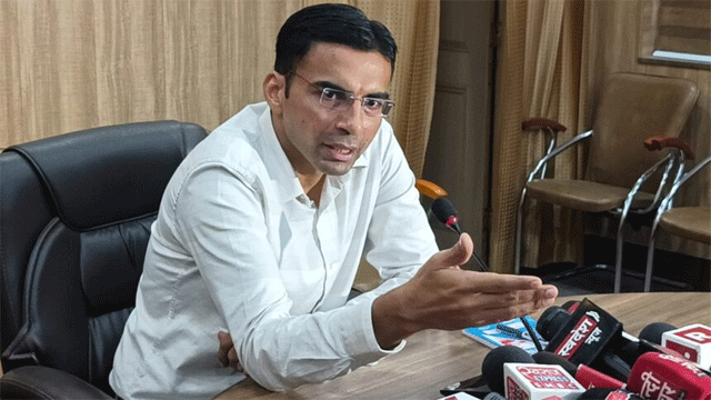 PIC5 District Magistrate Savin Bansal