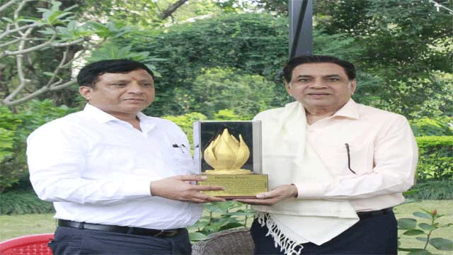 PIC6 Famous film actor Mr. Paresh Rawal
