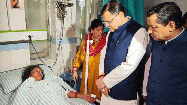 PIC5 CM Dhami reached the hospital