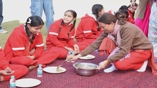 PIC25 Minister Rekha Arya